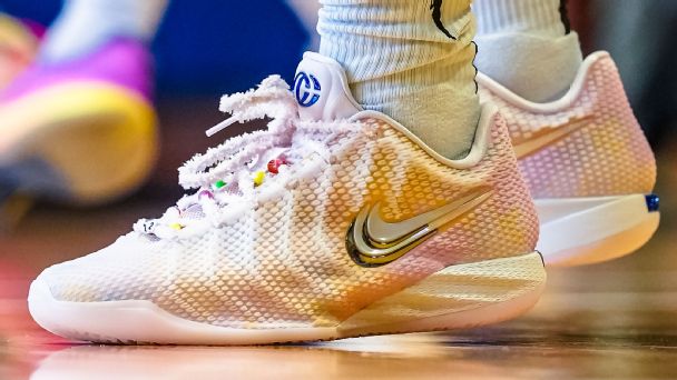 Caitlin Clark dévoile ses sneakers inspirées de Taylor Swift