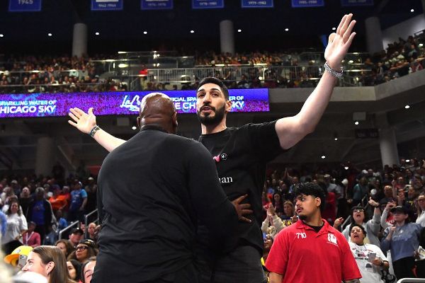 Chicago Sky bannissent Enes Kanter Freedom après clash