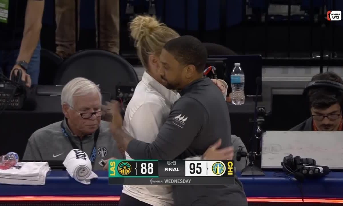 Chicago Sky domine Sparks avec 34 points au 4e quart