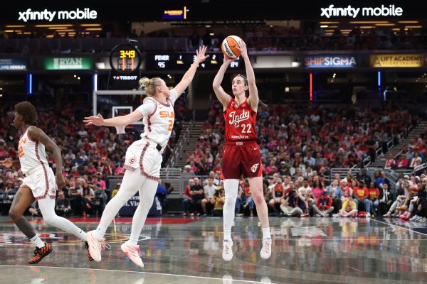 Clark et Mitchell explosent pour Indiana Fever face au Sun
