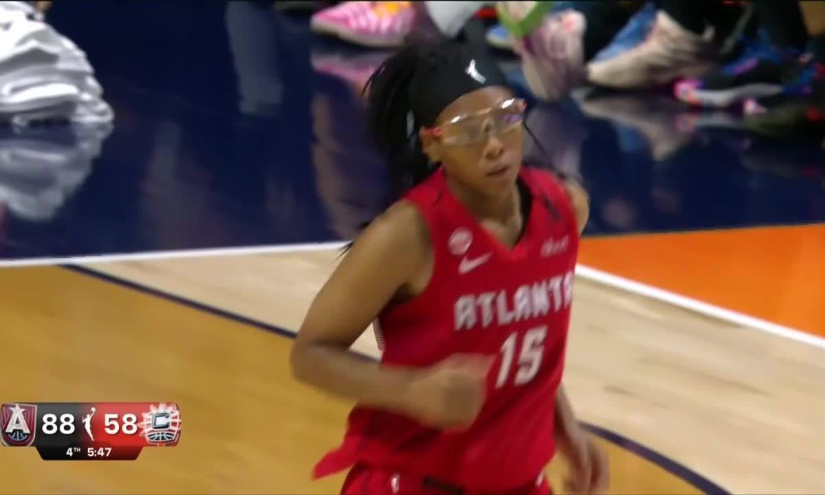 Howard et Gray brillent, Atlanta Dream domine Connecticut 2026