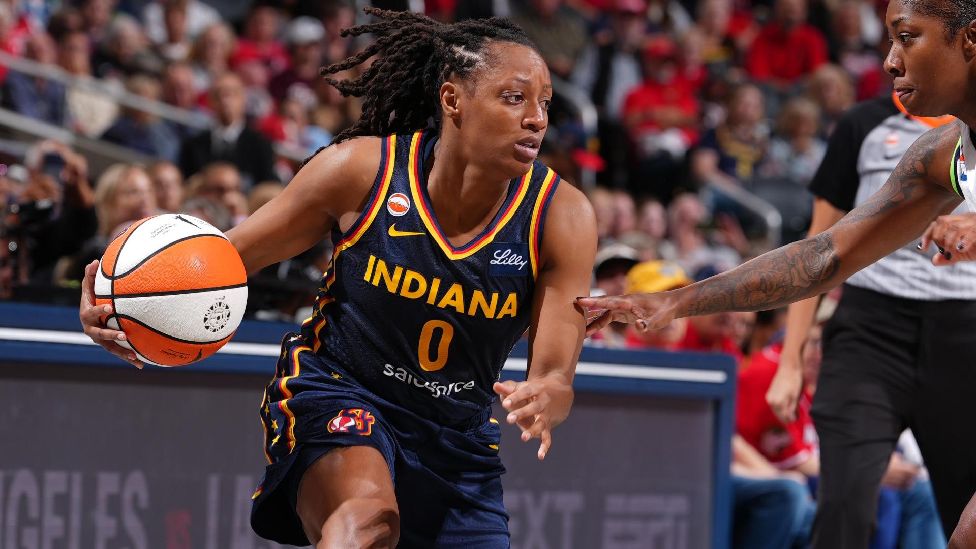 Clark et Mitchell mènent Indiana Fever à la victoire 96-77