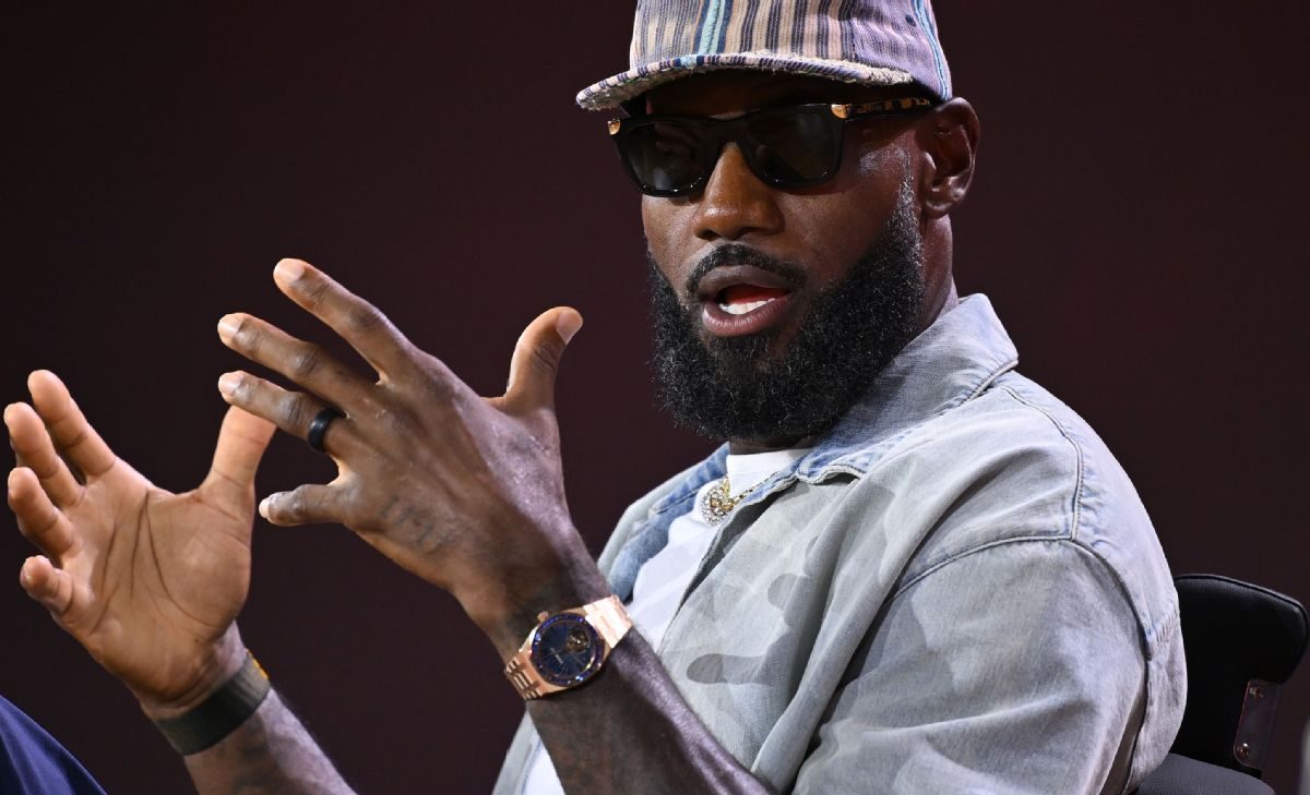 LeBron James rejoint les 76ers pour aider Embiid et Maxey