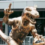 Raptors 2026 honorent Kyle Lowry avec statue dorée unique