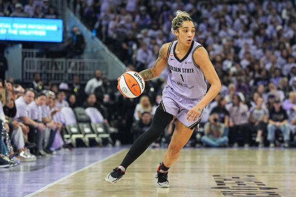 Gabby Williams brille, Valkyries dominent Aces en 2026