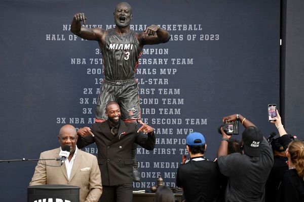 Statue de Dwyane Wade retravaillée dévoilée par Miami Heat