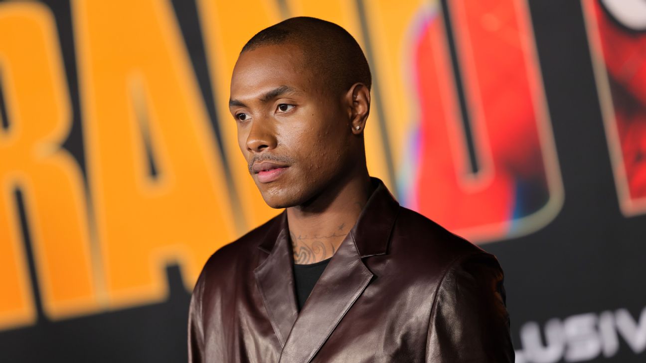Steve Lacy delights crowd with ‘LeBron, LeBron, LeBron’ cover of ‘Oh Yeah?’