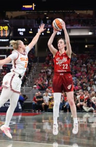 Clark et Mitchell explosent pour Indiana Fever face au Sun