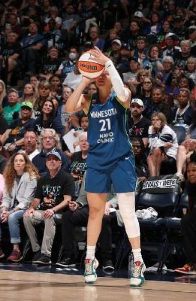 Kayla McBride bat le record à 10 tirs à 3 points en 2026