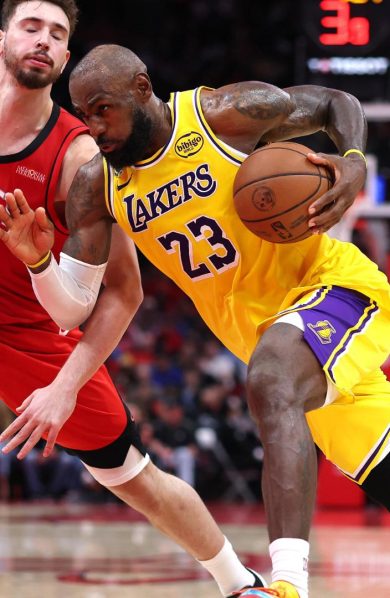 Lakers dominent Rockets 98-78 et défient Thunder en 2026