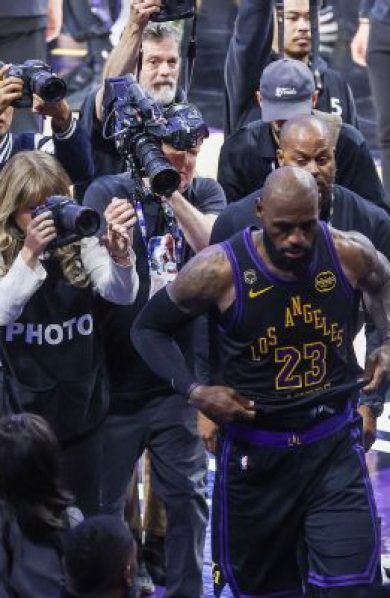 LeBron James réfléchit à son avenir NBA après la saison 2026