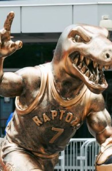 Raptors 2026 honorent Kyle Lowry avec statue dorée unique
