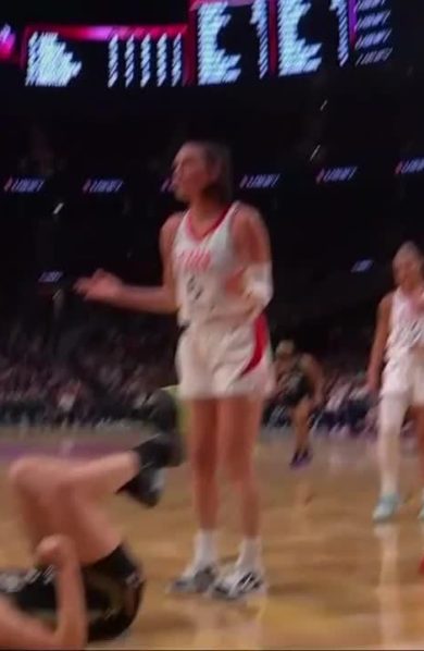 Sarah Ashlee Barker offre la 1ère victoire du Fire en 2026