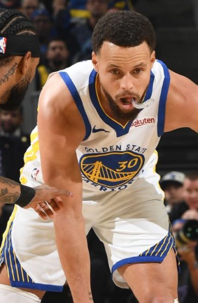 Stephen Curry prêt pour le contact en entraînement Warriors